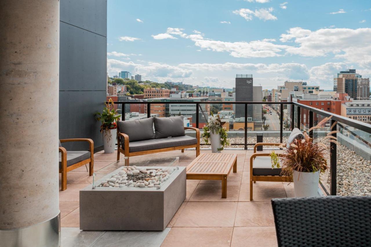 Condo Mid-Century Modern Style - Pool/Terrace Квебек Екстериор снимка