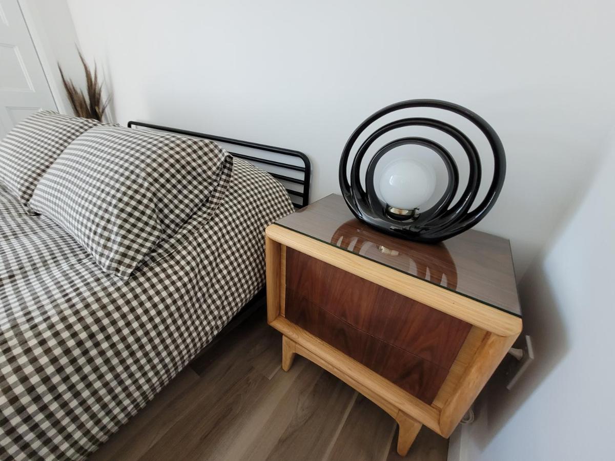 Condo Mid-Century Modern Style - Pool/Terrace Квебек Екстериор снимка