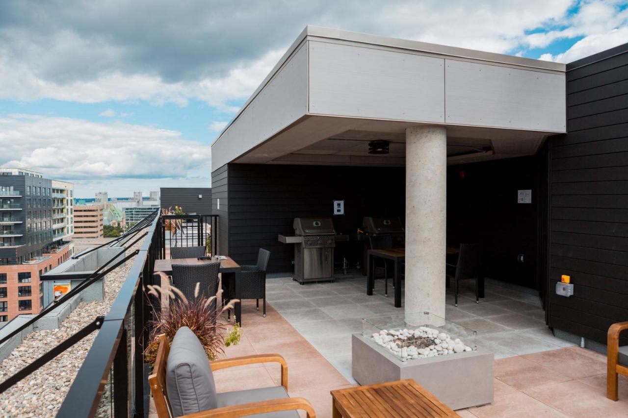 Condo Mid-Century Modern Style - Pool/Terrace Квебек Екстериор снимка